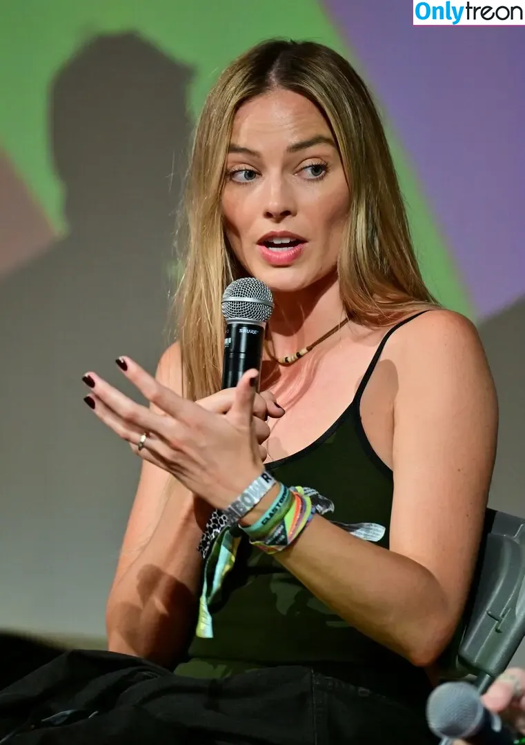 Margot Robbie nude photo #3629 (margotrobbieofficial)