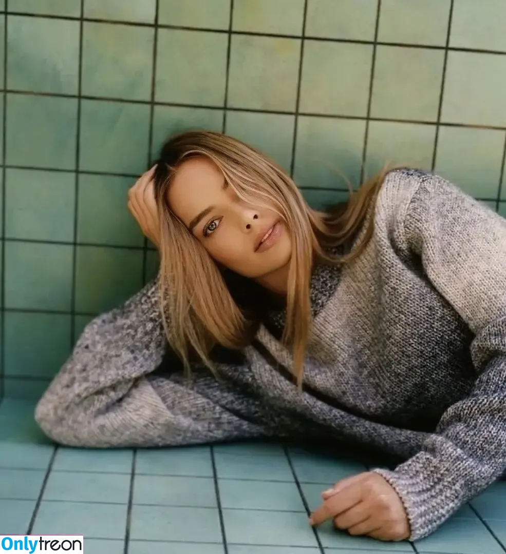 Margot Robbie nude photo #3673 (margotrobbieofficial)