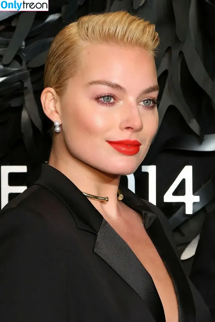 Margot Robbie nude photo #3679 (margotrobbieofficial)