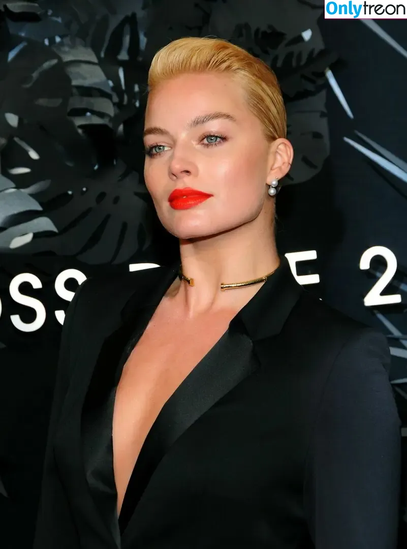 Margot Robbie nude photo #3680 (margotrobbieofficial)