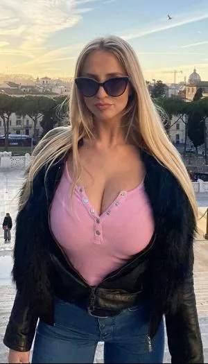 Maria Arreghini / mariiia / meriarreghini nude photo #0002
