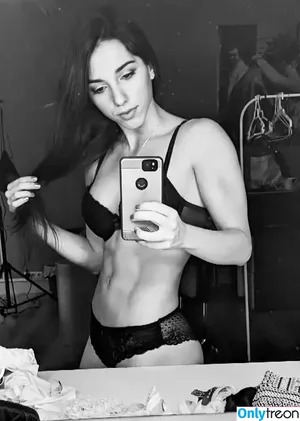 Maria Casas / mariasquatfit nude photo #0020