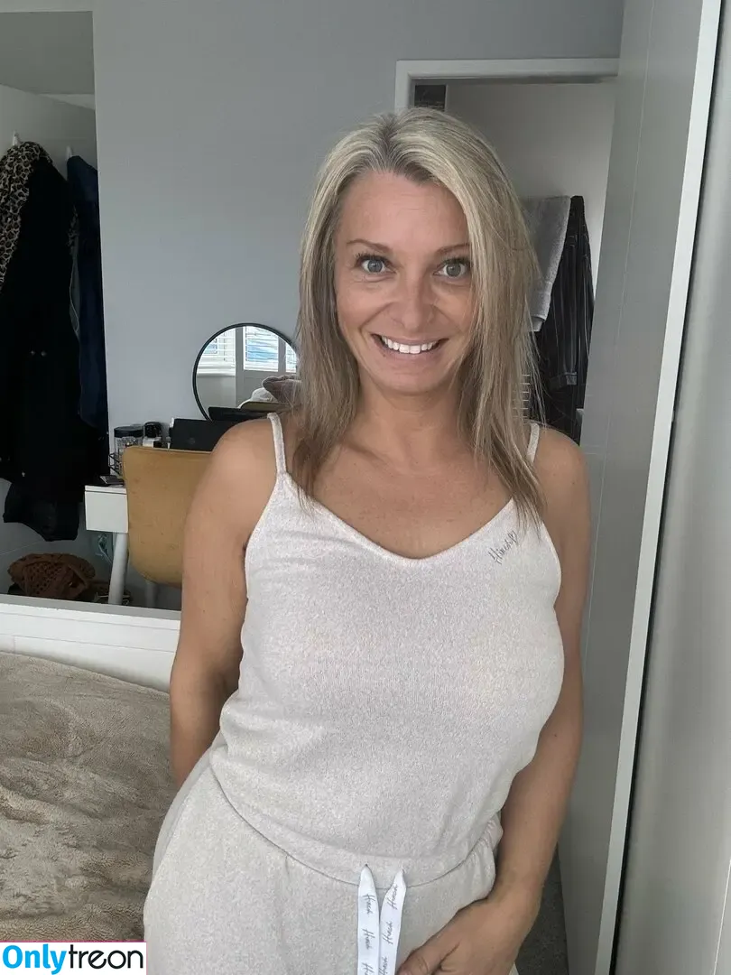 Maria Fantasia nude photo #0002 (fantasia.maria / maria_fantasia)