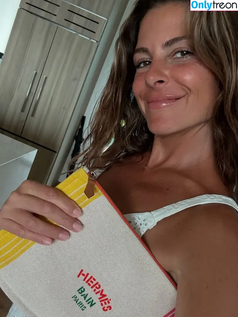 Maria Menounos nude photo #0587 (MenounosBooty / mariamenounos)