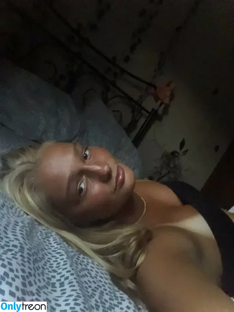 Marianasilva22 nude photo #0002 (Marianasilva22)