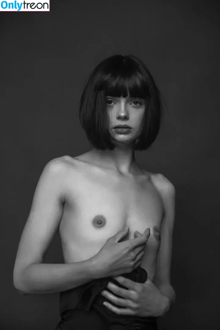 Marie Grippon nude photo #0200 (join / mariegrippon)