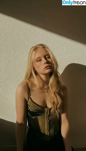 nude photo #0001