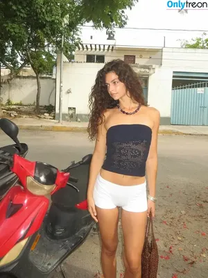 Marie Teissonniere / marie_teissonniere nude photo #0060