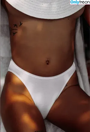 Marie Zoé / monamarie nude photo #0007