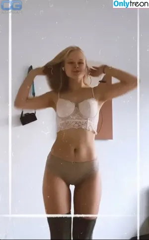  nude photo #0003