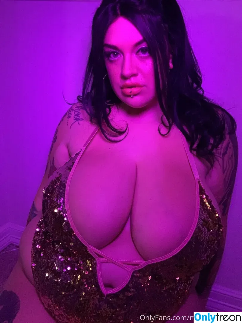 marilynmayson nude photo #0021 (killthemwithfineness)