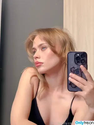 MariMoore / marimoore.inst nude photo #0022