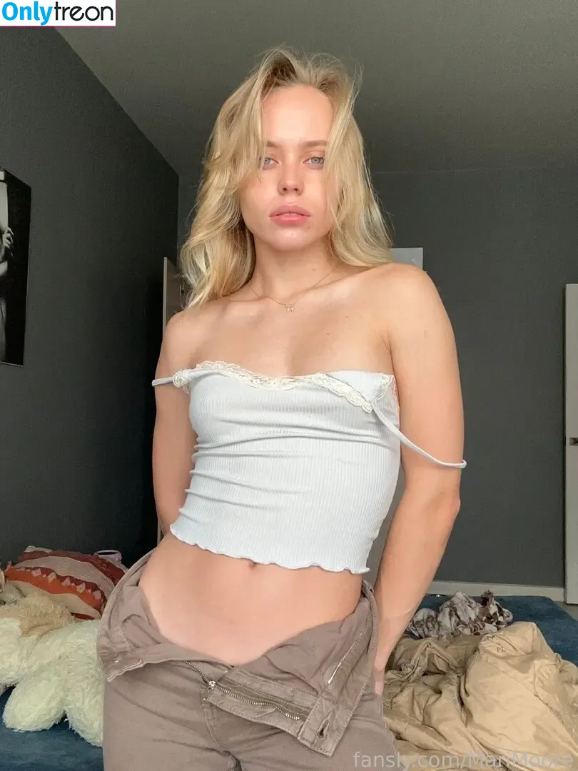 MariMoore nude photo #0005 (marimoore.inst)