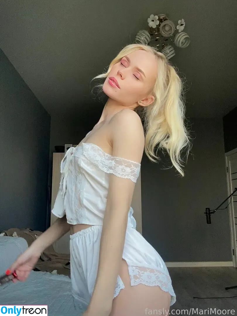 MariMoore nude photo #0031 (marimoore.inst)