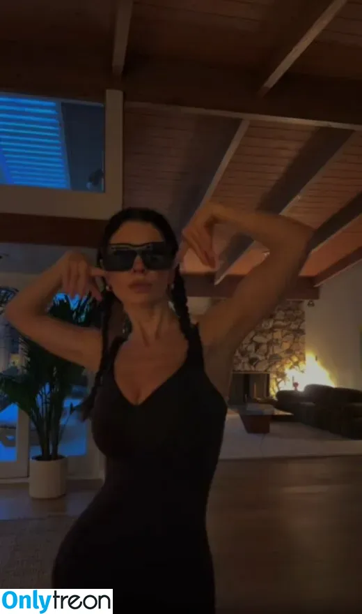Marina Diamandis nude photo #0291 (marina and the diamonds / marinadiamandis)