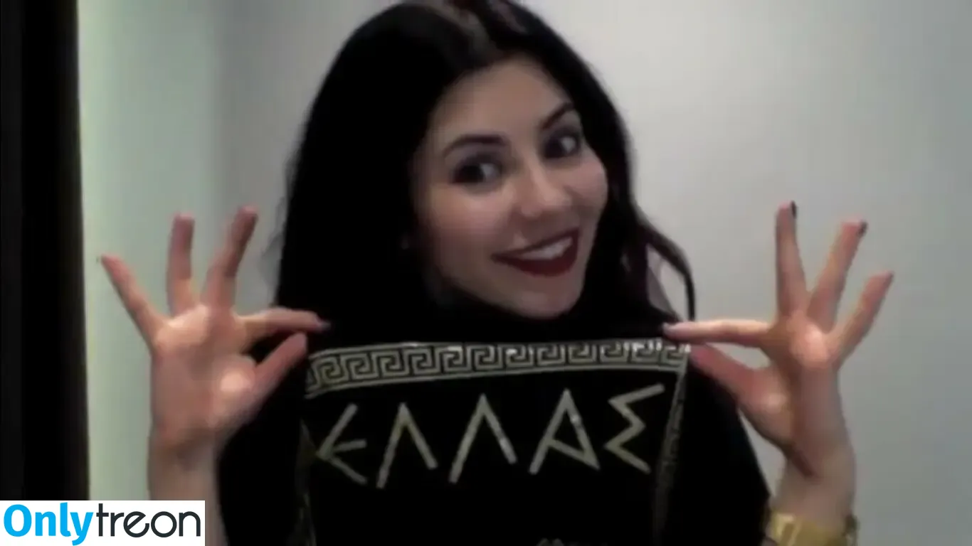 Marina Diamandis nude photo #0610 (marina and the diamonds / marinadiamandis)