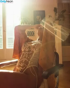  nude photo #0009