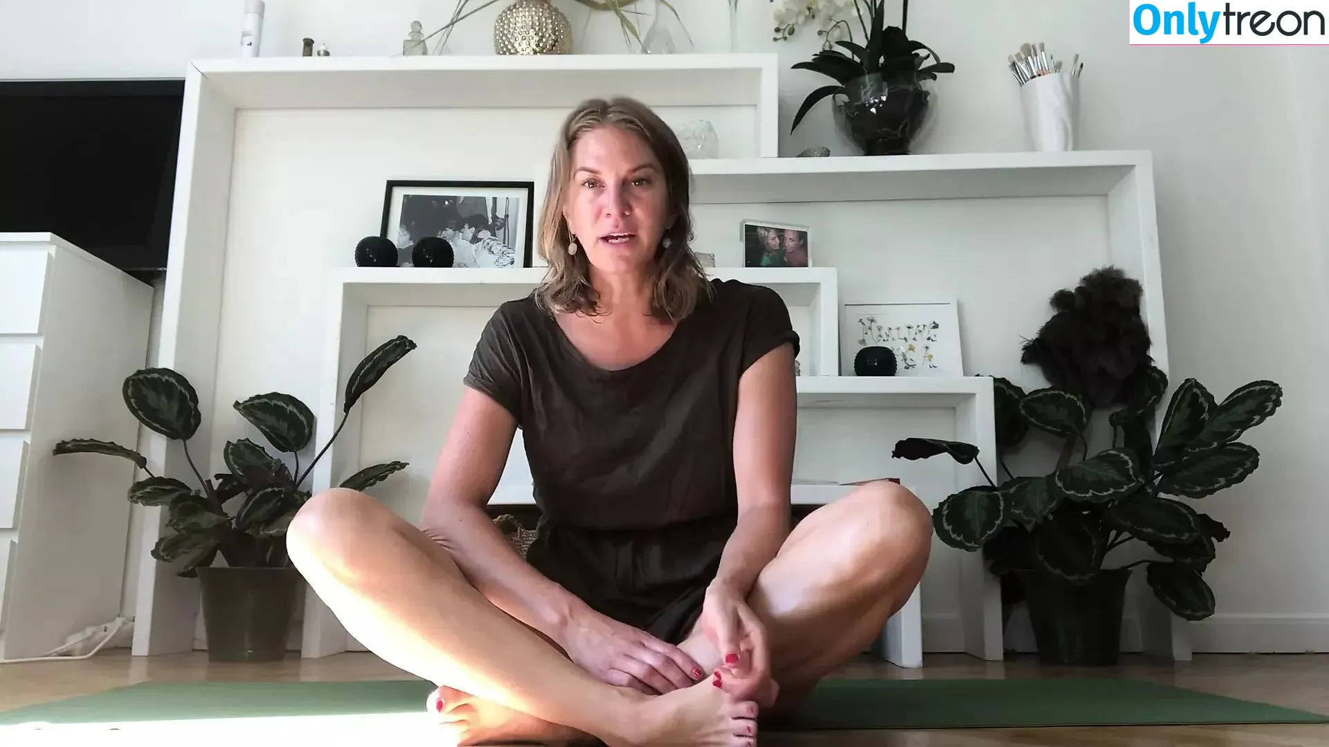 Marlin Yoga nude photo #0002 (Marlin Yoga)