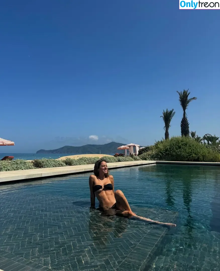 Martina Stoessel nude photo #0084 (TINI / TiniStoessel)