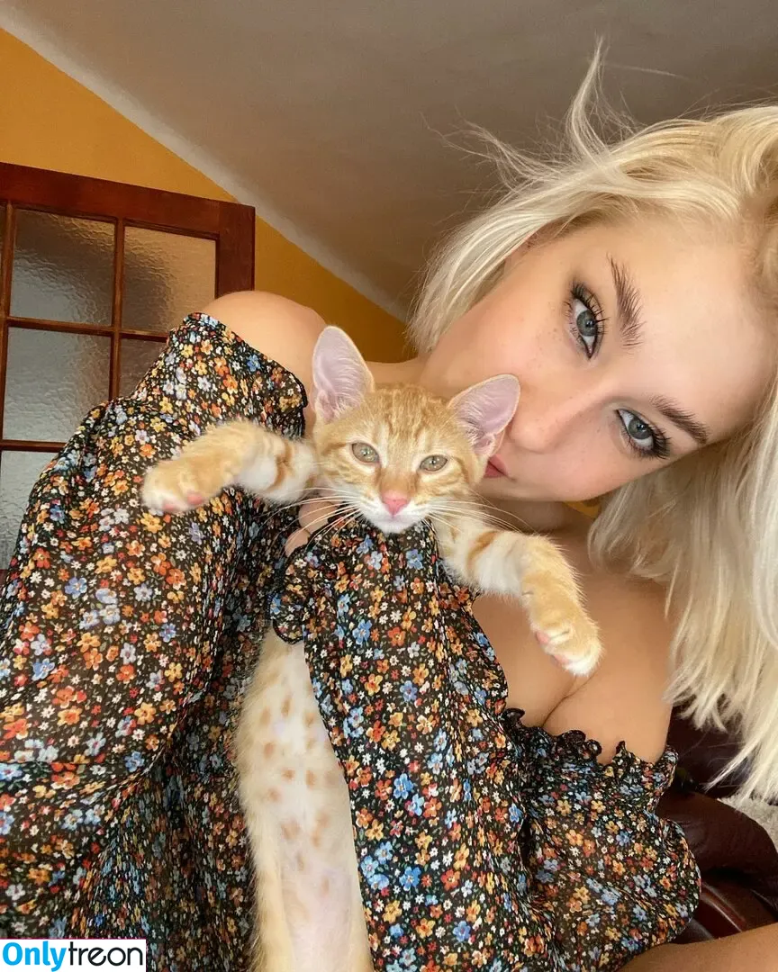 Martyniuk.mari nude photo #0004 (marino4kaa)