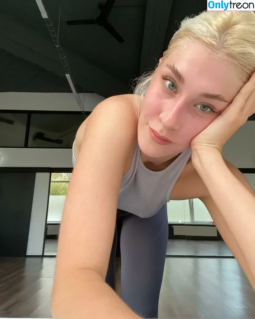 Martyniuk.mari nude photo #0006 (marino4kaa)