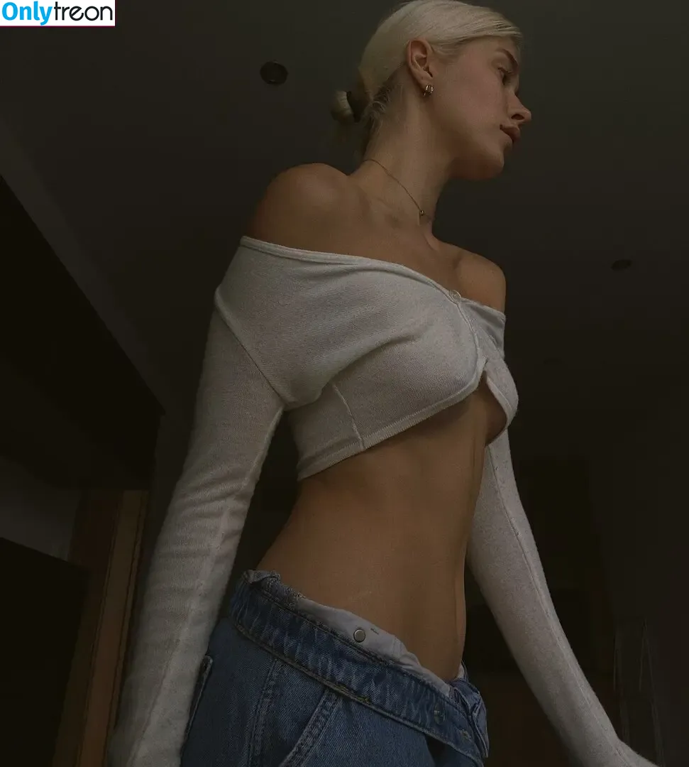 Martyniuk.mari nude photo #0010 (marino4kaa)