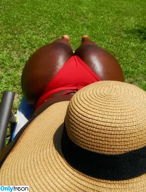 Marvelouslythiq nude photo #0003
