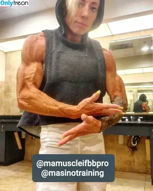 Mary Ann Wieckowski / _ifbbpro__mamuscle__ / sex tank / sextank / sextank11 nude photo #0007