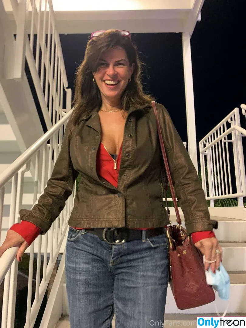 Mary Burke nude photo #0050 (mary_burke / milfmaryburke / sexymilfmary)