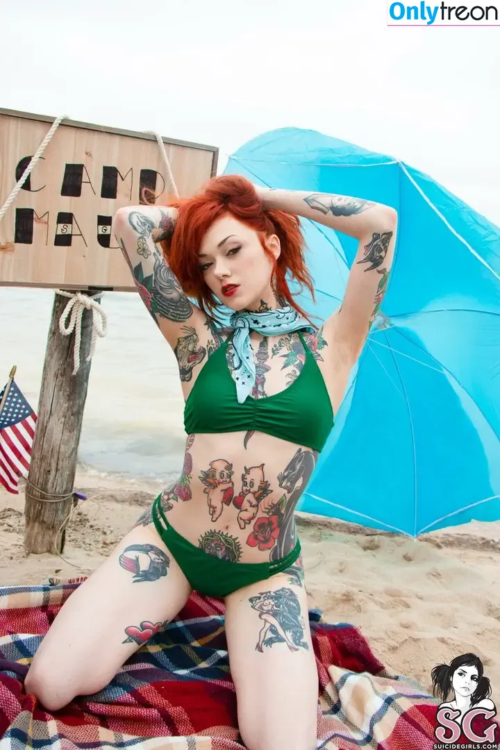 Maud Franklen nude photo #0005 (maudnoir / maudsuicide)