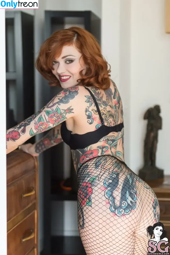 Maud Franklen nude photo #0080 (maudnoir / maudsuicide)