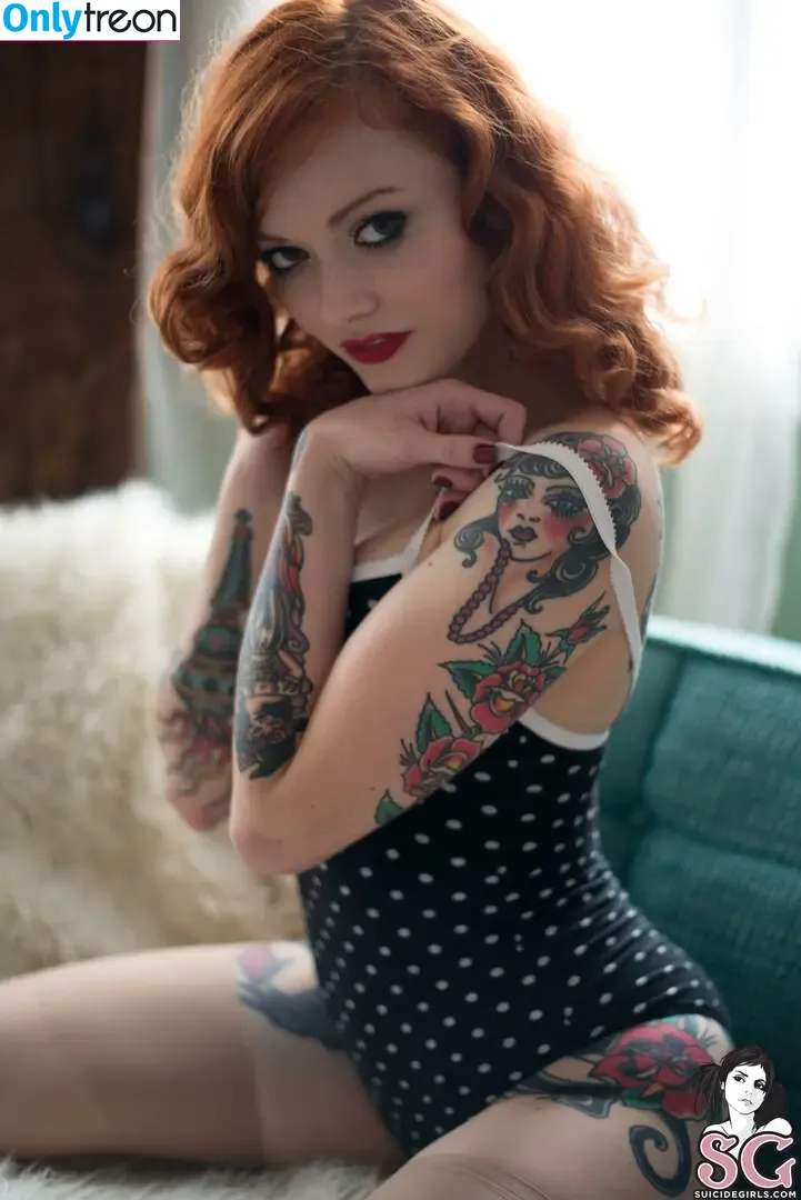 Maud Franklen nude photo #0129 (maudnoir / maudsuicide)