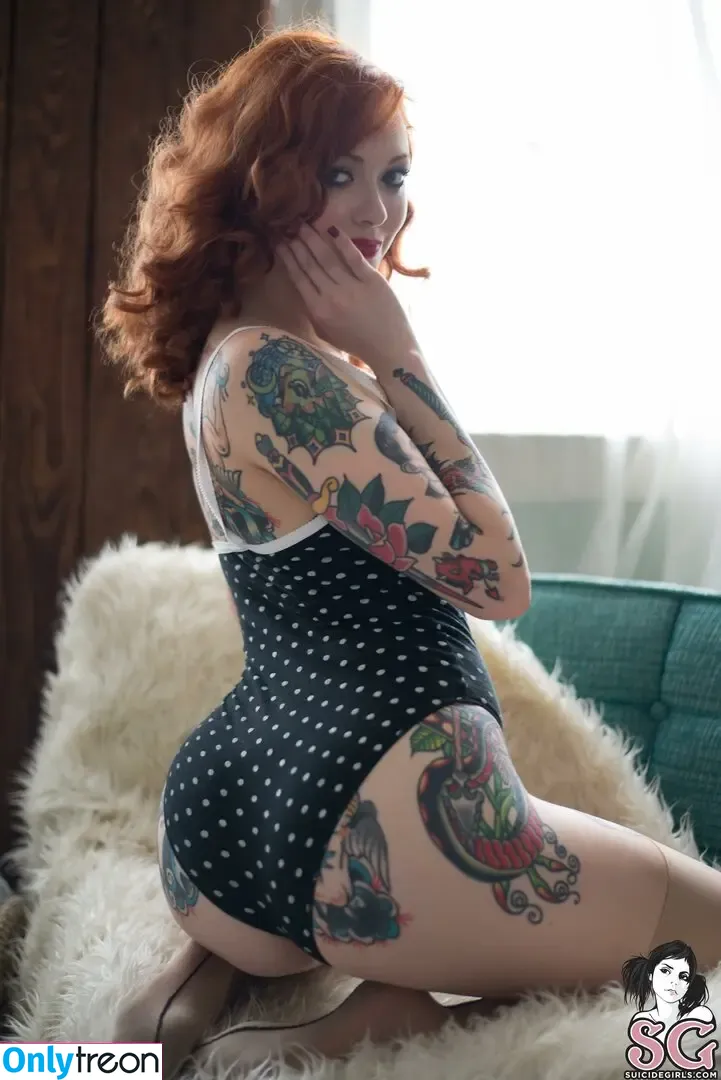 Maud Franklen nude photo #0131 (maudnoir / maudsuicide)