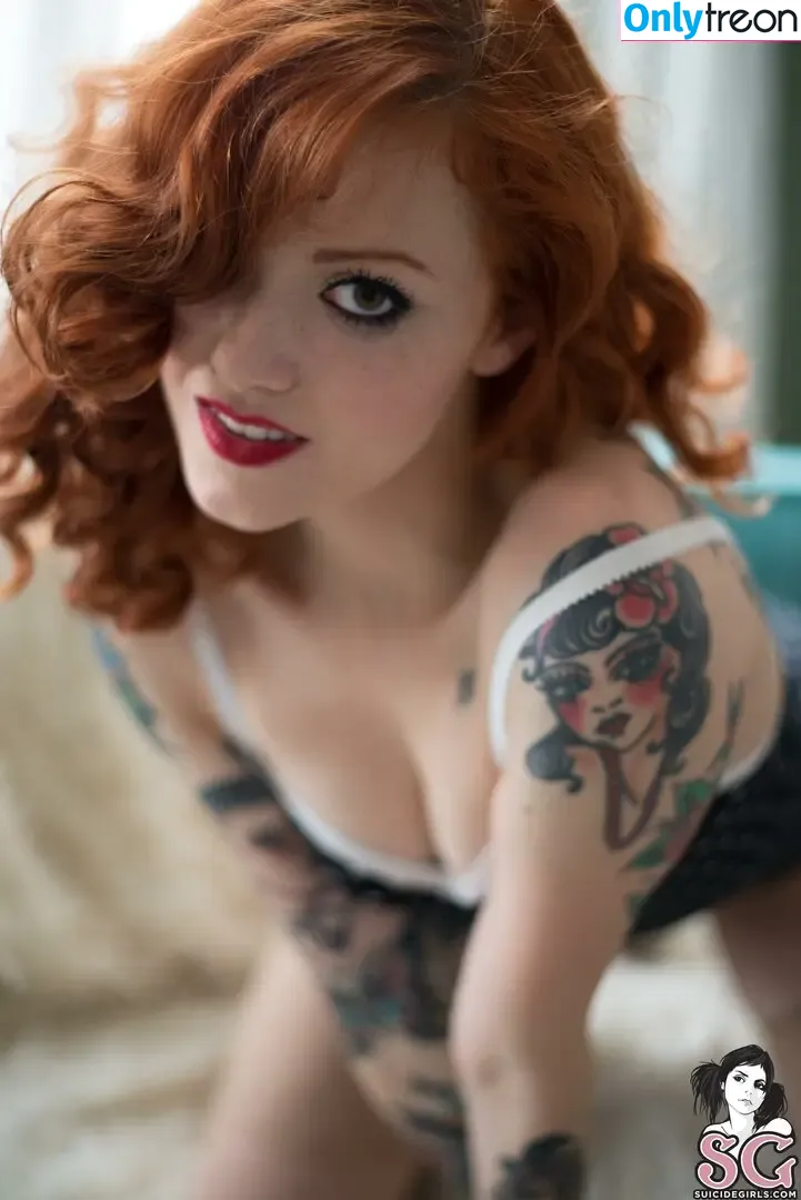 Maud Franklen nude photo #0133 (maudnoir / maudsuicide)