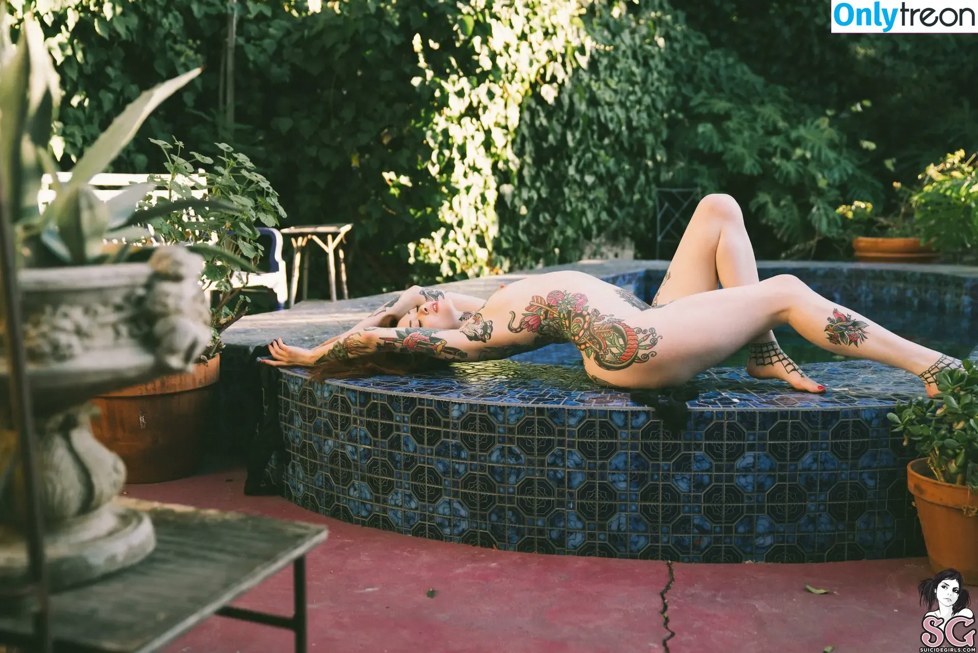 Maud Franklen nude photo #0228 (maudnoir / maudsuicide)