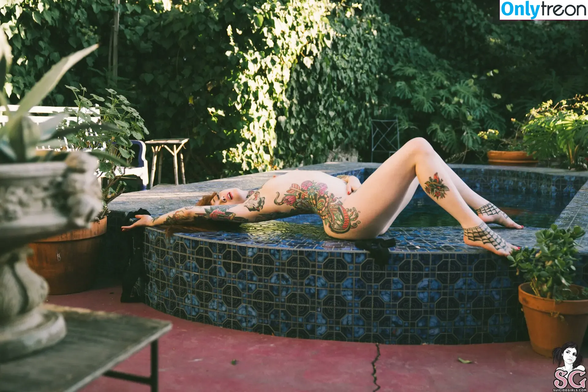 Maud Franklen nude photo #0229 (maudnoir / maudsuicide)