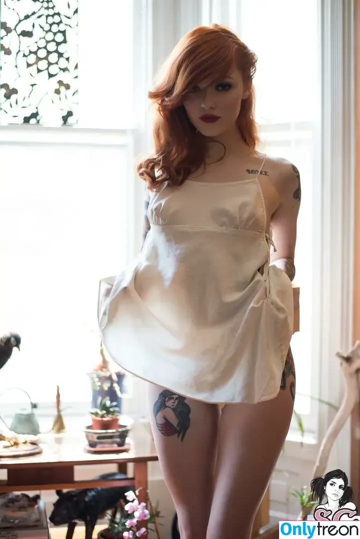 Maud Franklen nude photo #0346 (maudnoir / maudsuicide)