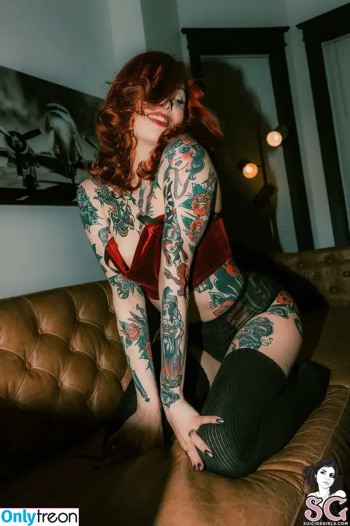 Maud Franklen nude photo #0632 (maudnoir / maudsuicide)