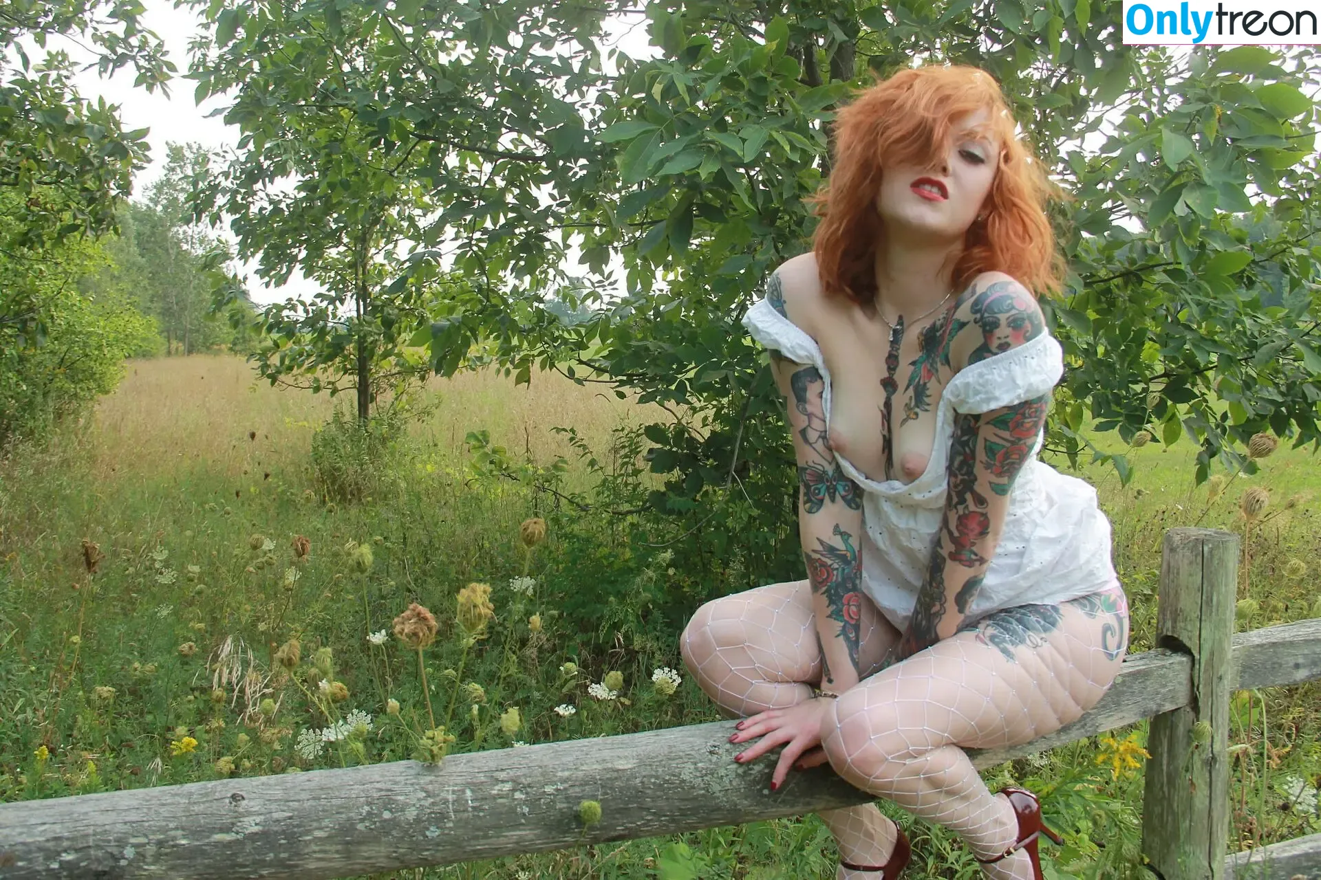 Maud Franklen nude photo #1104 (maudnoir / maudsuicide)