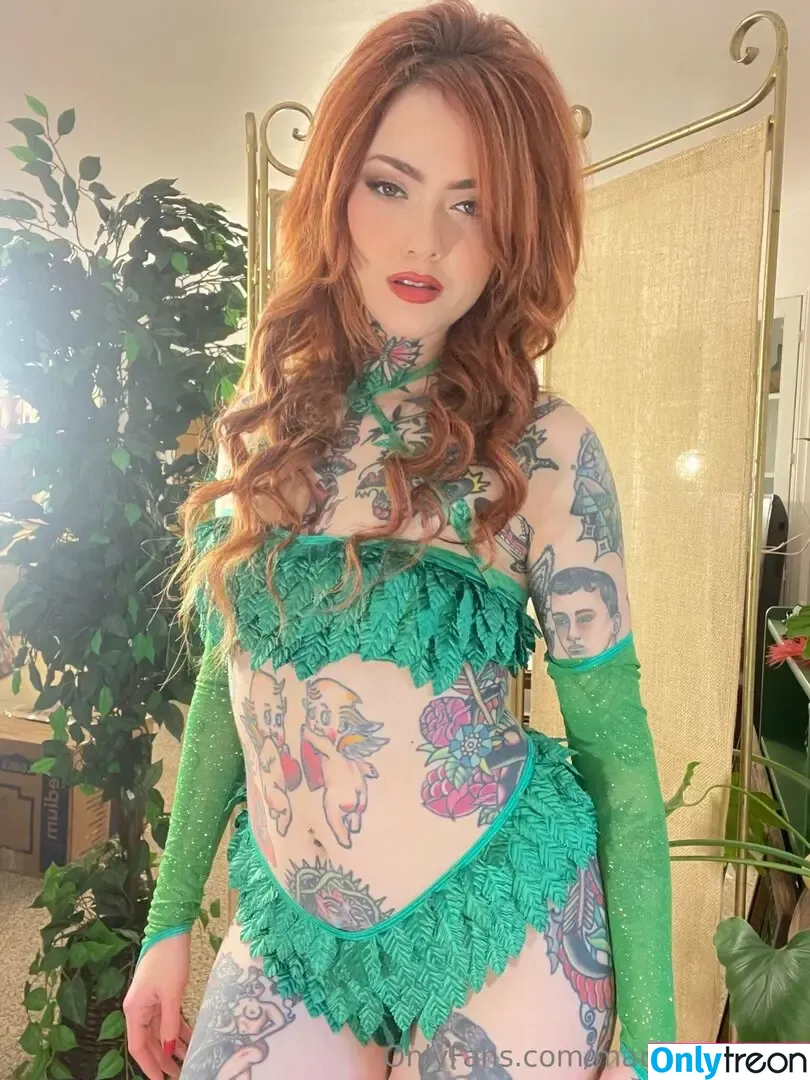 Maud Franklen nude photo #2494 (maudnoir / maudsuicide)