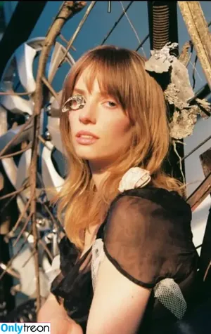 Maya Hawke / maya_hawke / neohawk2 nude photo #0328