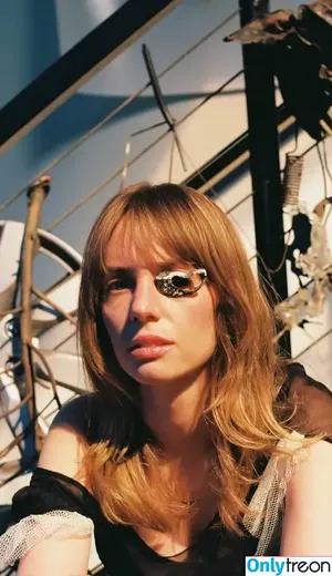 Maya Hawke / maya_hawke / neohawk2 nude photo #0330