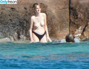 Maya Hawke / maya_hawke / neohawk2 nude photo #0357