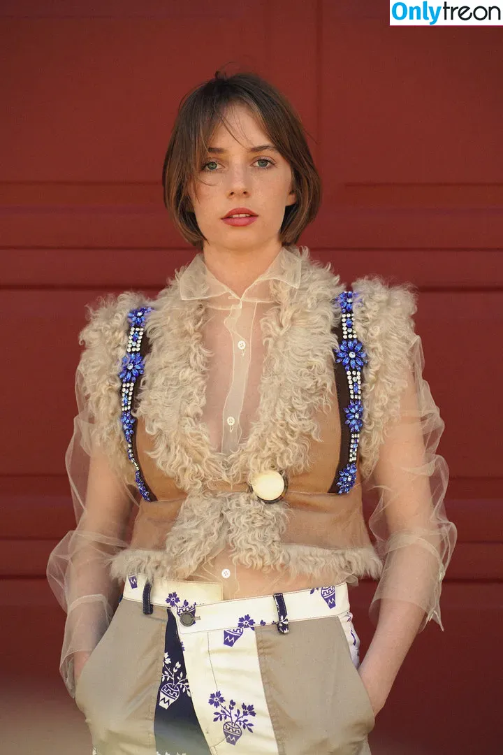 Maya Hawke nude photo #0013 (maya_hawke / neohawk2)