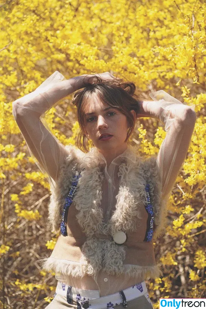 Maya Hawke nude photo #0016 (maya_hawke / neohawk2)