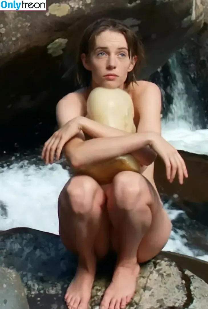 Maya Hawke nude photo #0033 (maya_hawke / neohawk2)