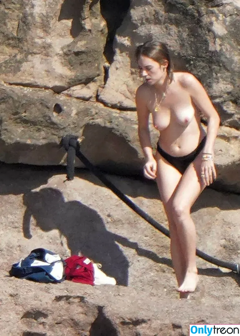 Maya Hawke nude photo #0039 (maya_hawke / neohawk2)