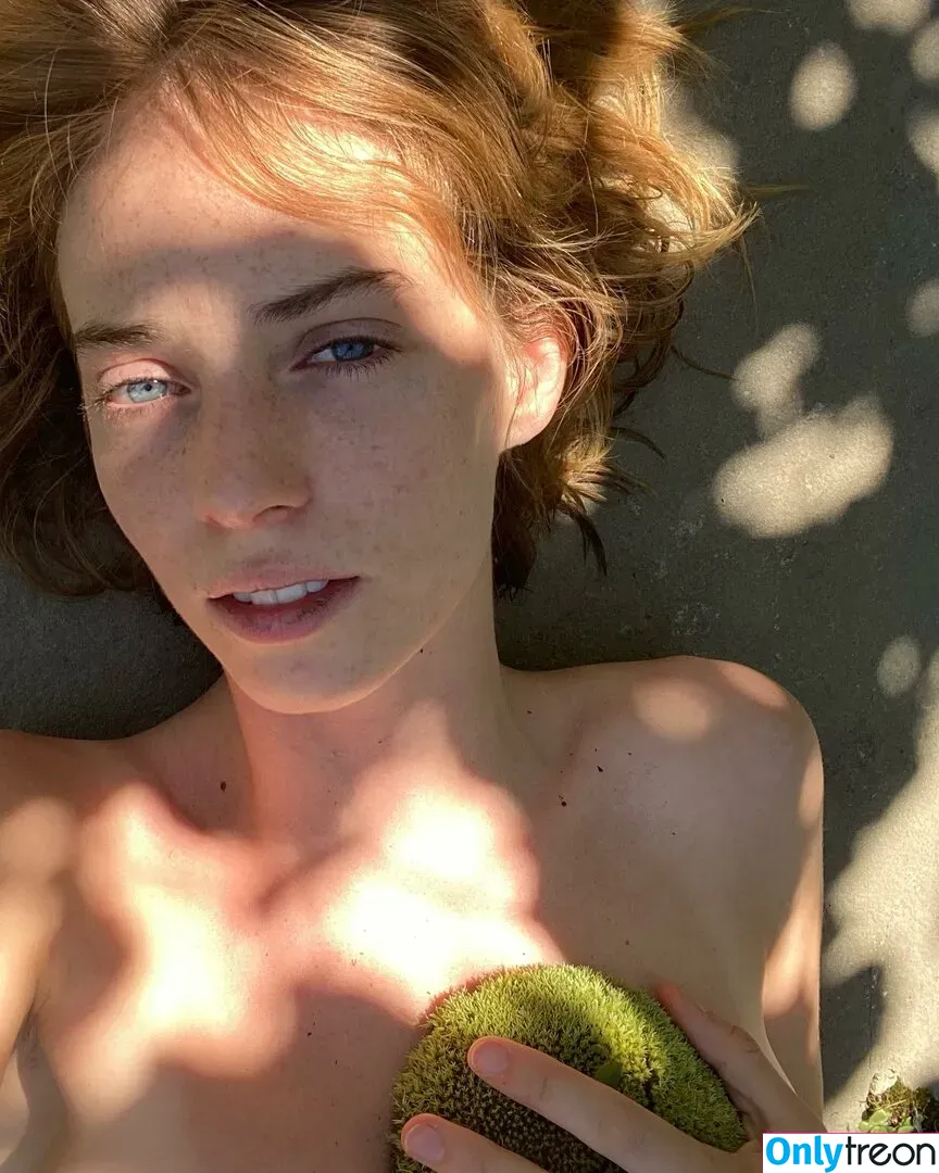 Maya Hawke nude photo #0060 (maya_hawke / neohawk2)