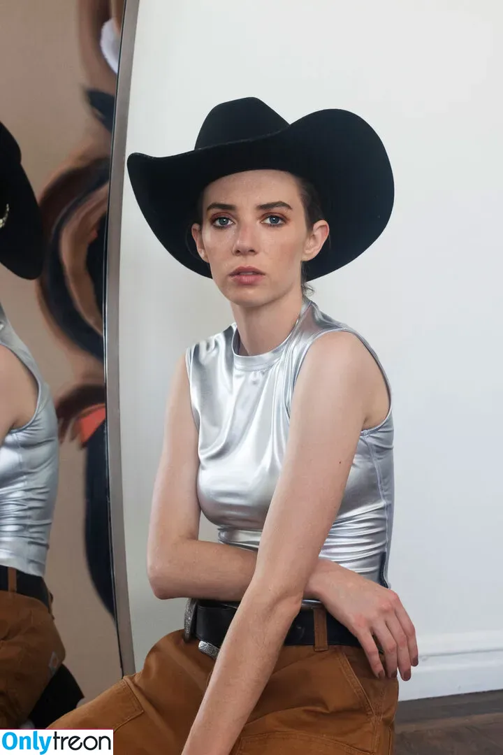 Maya Hawke nude photo #0088 (maya_hawke / neohawk2)