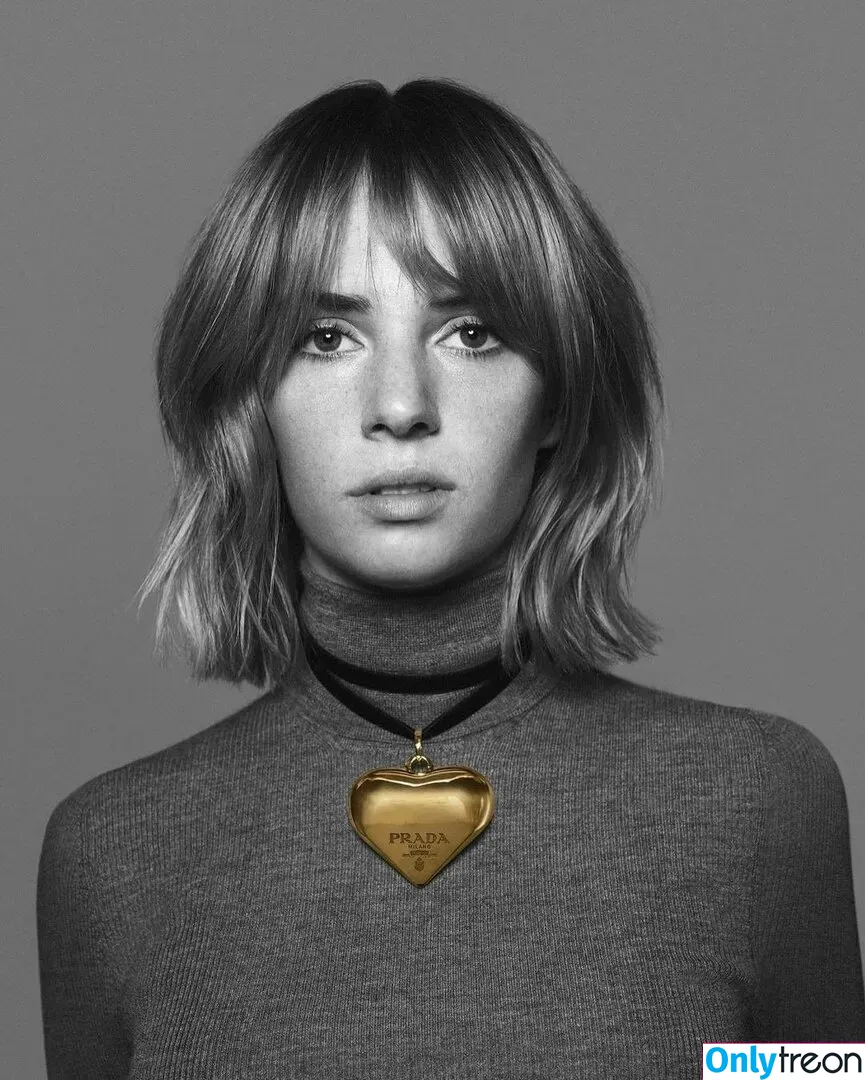 Maya Hawke nude photo #0113 (maya_hawke / neohawk2)